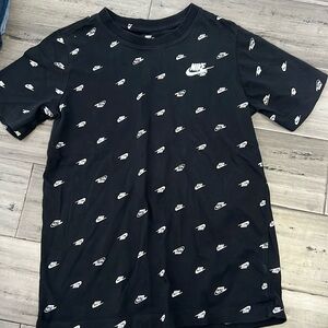 Nike t shirt. Never worn